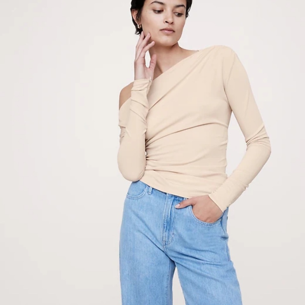 NWT Banana Republic Elegant Cream Off-Shoulder Women's Top